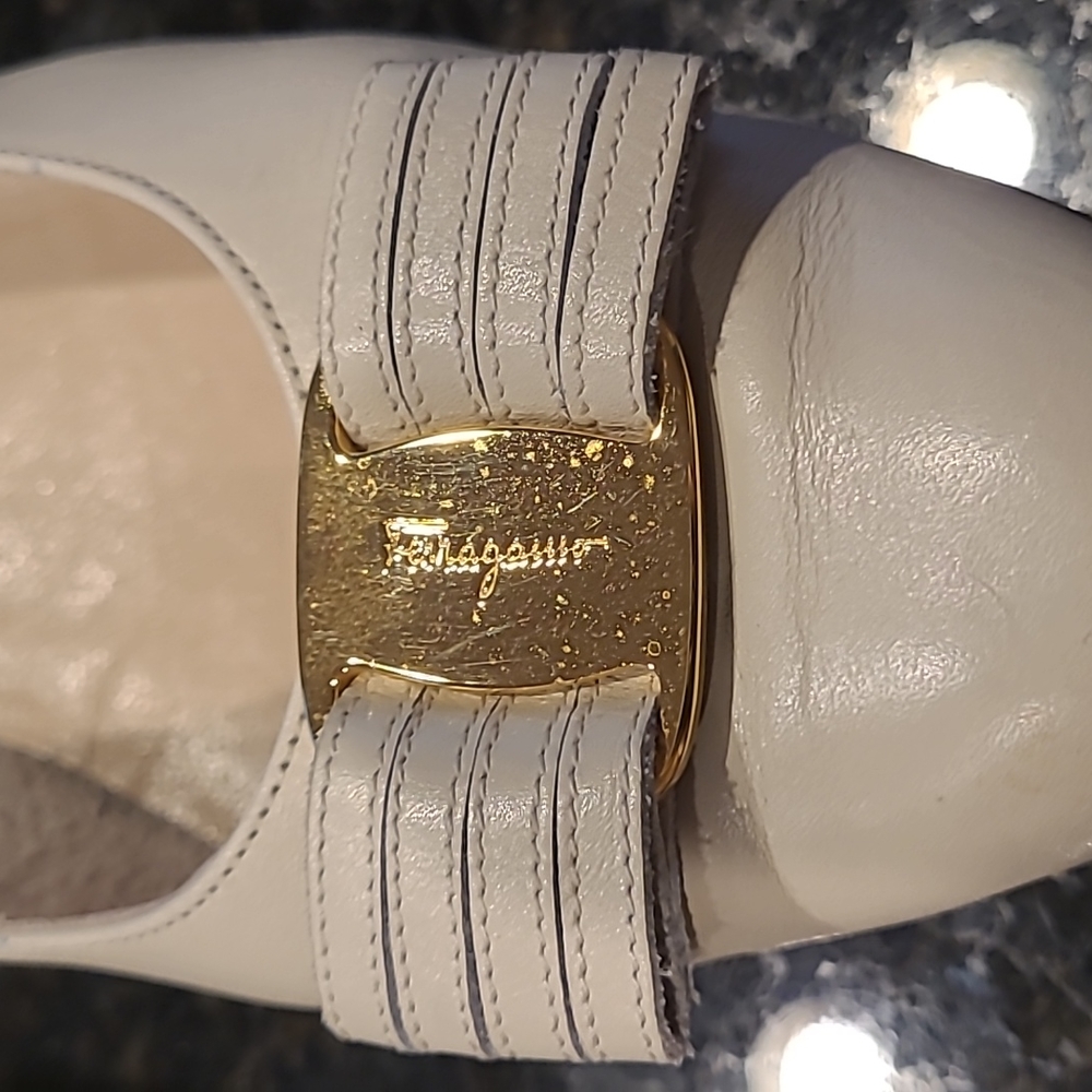 Vintage Salvatore Ferragamo 7.5AA Vera Bow - Picture 4 of 16